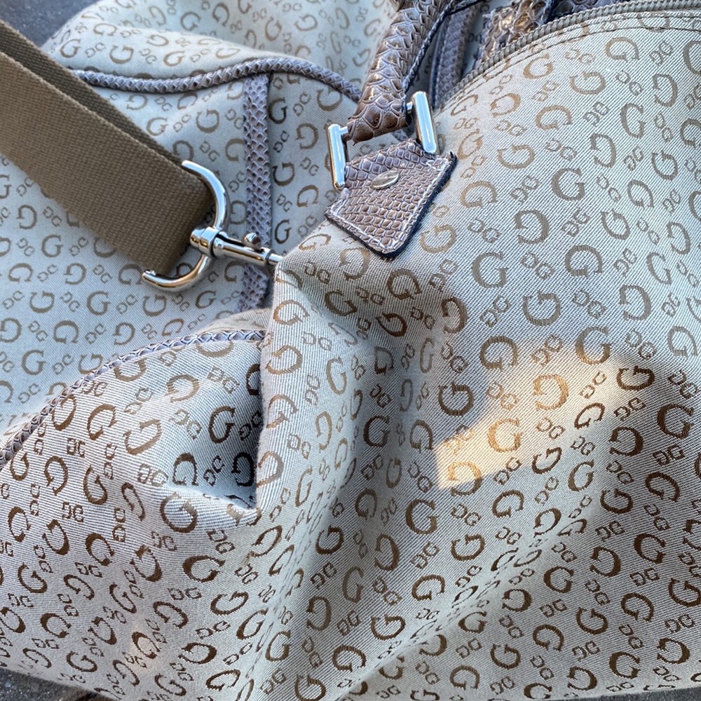 GUESS duffel bag - Picture 2 of 7